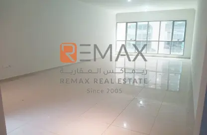 Apartment - 3 Bedrooms - 4 Bathrooms for rent in Al Ahlia tower - Al Khalidiya - Abu Dhabi
