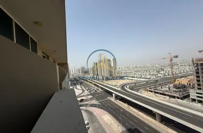 شقة - غرفة نوم - 2 حمامات للايجار في عزيزي بلازا - الفرجان - دبي