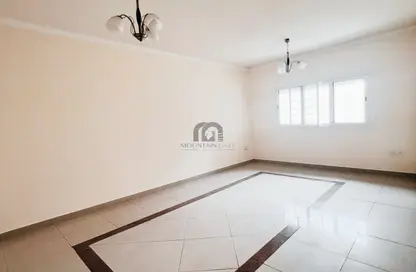 شقة - 2 غرف نوم - 2 حمامات للبيع في برج القمر 1 - أبراج القمر - النهدة - الشارقة