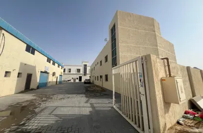 عمارة بالكامل - استوديو للبيع في آلصجعه - الشارقة