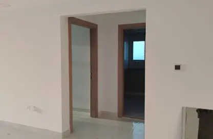 شقة - 2 غرف نوم - 2 حمامات للايجار في مساكن كورنيش عجمان - طريق كورنيش عجمان - عجمان