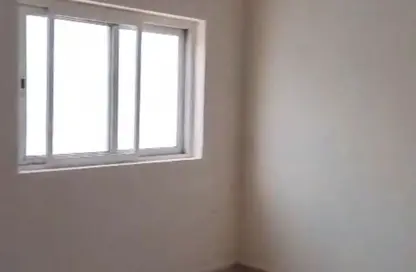 Apartment - 2 Bedrooms - 2 Bathrooms for rent in Al Qulaya'ah - Al Sharq - Sharjah