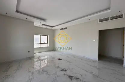 شقة - 2 غرف نوم - 2 حمامات للايجار في برج الكورنيش - طريق كورنيش عجمان - عجمان