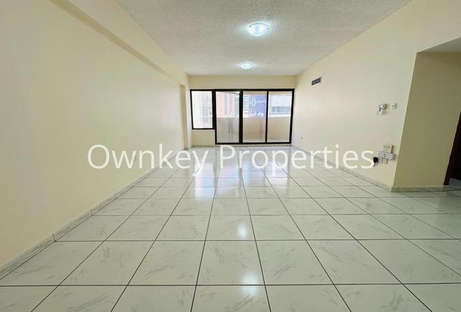 Road view! 3BR hall All Amenities Close to Metro 