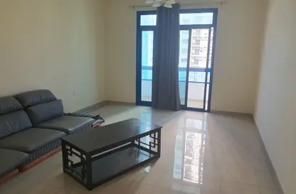 شقة - 2 غرف نوم - 2 حمامات للايجار في مساكن كورنيش عجمان - طريق كورنيش عجمان - عجمان