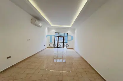 شقة - 2 غرف نوم - 3 حمامات للايجار في عقدة المواجي - المطارد - العين