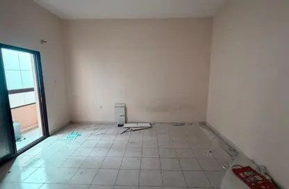 شقة - 1 حمام للايجار في مساكن كورنيش عجمان - طريق كورنيش عجمان - عجمان