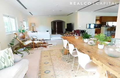 Villa - 3 Bedrooms - 5 Bathrooms for rent in Legacy - Jumeirah Park - Dubai