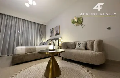 Living Room image for: Apartment - 1 Bathroom for sale in AZIZI Riviera - Meydan One - Meydan - Dubai, Image 1