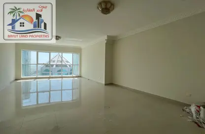 Apartment - 3 Bedrooms - 5 Bathrooms for rent in Al Majaz 1 - Al Majaz - Sharjah