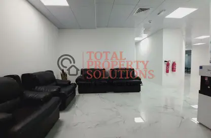 Living Room image for: Office Space - Studio - 5 Bathrooms for rent in Hamdan Street - Abu Dhabi, Image 1