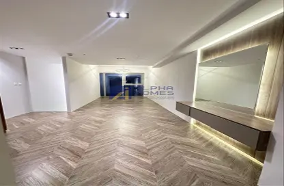 Duplex - 1 Bedroom - 2 Bathrooms for rent in Oasis Residences - Masdar City - Abu Dhabi