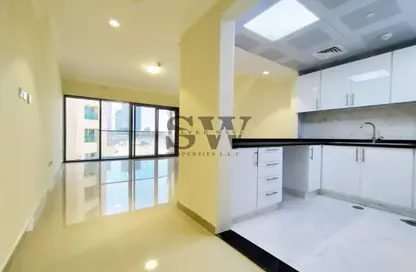 Kitchen image for: Apartment - 1 Bedroom - 2 Bathrooms for rent in Rawdhat - Airport Road - Abu Dhabi, Image 1
