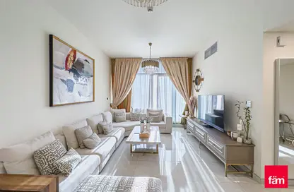 Living Room image for: Apartment - 2 Bedrooms - 3 Bathrooms for rent in The Polo Residence - Meydan Avenue - Meydan - Dubai, Image 1