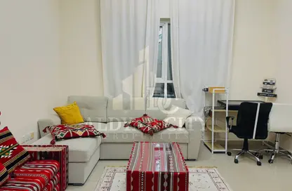 شقة - 2 غرف نوم - 2 حمامات للايجار في مساكن كورنيش عجمان - طريق كورنيش عجمان - عجمان