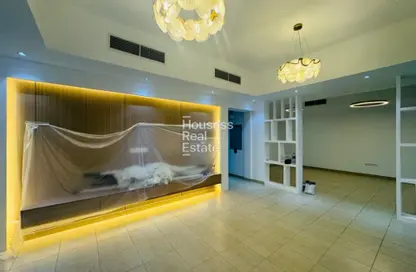 Villa - 4 Bedrooms - 6 Bathrooms for rent in Al Quoz 2 - Al Quoz - Dubai