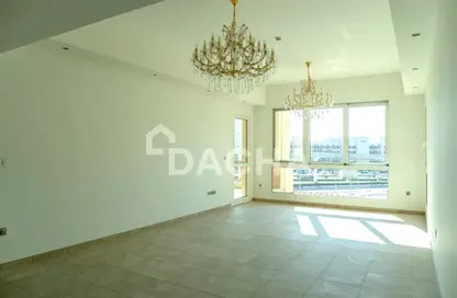 Empty Room image for: Apartment - 2 Bedrooms - 3 Bathrooms for sale in Marina Residences 6 - Marina Residences - Palm Jumeirah - Dubai, Image 1
