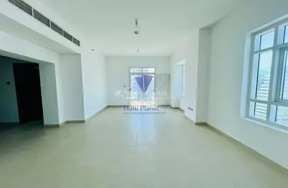 Apartment - 3 Bedrooms - 4 Bathrooms for rent in Hamdan Street - Abu Dhabi