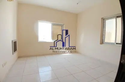 شقة - 1 حمام للايجار في مبنى مويلح - مويلح - الشارقة