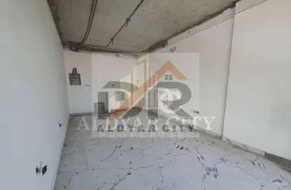 Shop - Studio for rent in Al Rashidiya Towers - Al Rashidiya - Ajman Downtown - Ajman