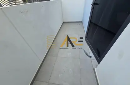 شقة - 1 حمام للايجار في إيست فييليدج - الجادة - الشارقة