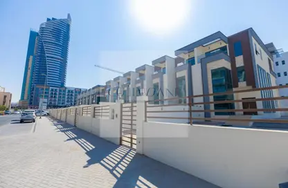 فيلا - 4 غرف نوم - 5 حمامات للبيع في قرية الجميرا سركل - دبي