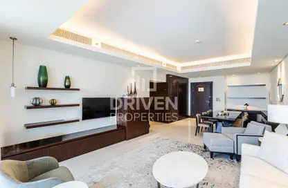 Living Room image for: Hotel  and  Hotel Apartment - 2 Bedrooms - 3 Bathrooms for rent in Burj Lake Hotel - The Address DownTown - Downtown Dubai - Dubai, Image 1