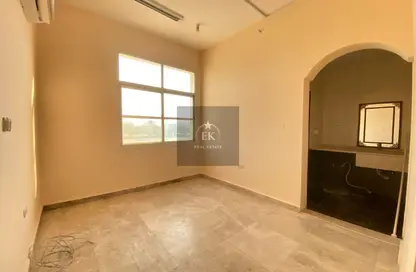 Apartment - 2 Bedrooms - 2 Bathrooms for rent in Al Khabisi - Al Ain