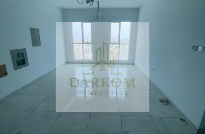 شقة - 2 غرف نوم - 2 حمامات للايجار في برج الكورنيش - طريق كورنيش عجمان - عجمان