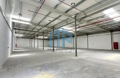 Warehouse - Studio - 2 Bathrooms for rent in RAS - Umm Ramool - Dubai