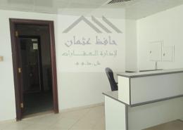 مكتب - 1 حمام للكراء في معسكر آل نهيان - أبوظبي