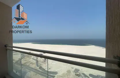 شقة - 3 غرف نوم - 2 حمامات للايجار في برج الكورنيش - طريق كورنيش عجمان - عجمان