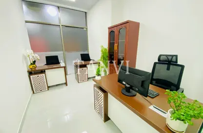 Office Space - Studio - 1 Bathroom for rent in Red Avenue - Al Garhoud - Dubai
