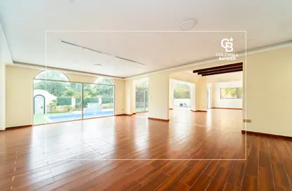Villa - 5 Bedrooms - 7 Bathrooms for rent in The Centro - The Villa - Dubai