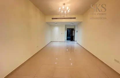 Apartment - 1 Bedroom - 2 Bathrooms for rent in Emerald Court - Al Barsha 1 - Al Barsha - Dubai