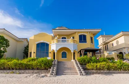 Villa - 4 Bedrooms - 5 Bathrooms for rent in Palm Jumeirah - Dubai