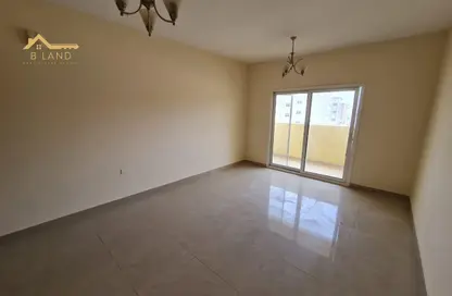 شقة - 2 غرف نوم - 3 حمامات للايجار في مجمع مويلح - تجارية مويلح - الشارقة