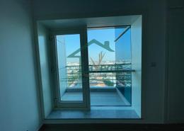 صورةشرفة لـ: شقة - 2 غرف نوم - 3 حمامات للكراء في ابراج الساحل 2 - ابراج الساحل - شارع الكورنيش - أبوظبي, صورة 1