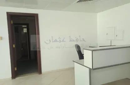 مكتب - استوديو - 1 حمام للايجار في معسكر آل نهيان - أبوظبي