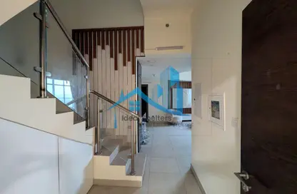 دوبلكس - 2 غرف نوم - 4 حمامات للايجار في عزيزي بلازا - الفرجان - دبي