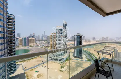 شقة - 2 غرف نوم - 3 حمامات للايجار في المساكن الحمراء - مدينة دبي الرياضية - دبي