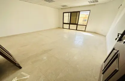 Empty Room image for: Villa - 1 Bedroom - 1 Bathroom for rent in Al Nahyan Villa Compound - Al Nahyan Camp - Abu Dhabi, Image 1
