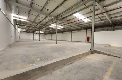 Warehouse - Studio - 2 Bathrooms for rent in RAS - Umm Ramool - Dubai