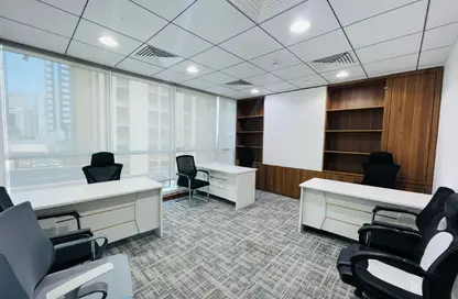 Business Centre - Studio - 4 Bathrooms for rent in Hamdan Street - Abu Dhabi
