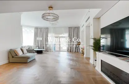 Apartment - 3 Bedrooms - 4 Bathrooms for rent in Al Nabat - Shoreline Apartments - Palm Jumeirah - Dubai