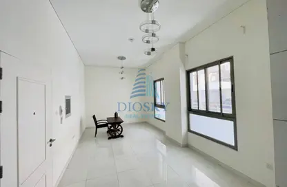 شقة - 1 حمام للايجار في مبني أجياد - الضاحية 10 - قرية الجميرا سركل - دبي