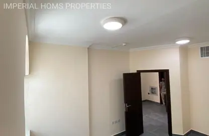 شقة - غرفة نوم - 1 حمام للايجار في بناء النباعة - النبعة - الشرق - الشارقة