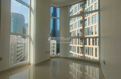 شقة - 2 غرف نوم - 3 حمامات للايجار في الخالدية - أبوظبي