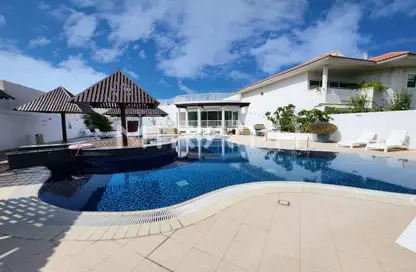 Villa - 4 Bedrooms - 5 Bathrooms for rent in Jumeirah 1 Villas - Jumeirah 1 - Jumeirah - Dubai