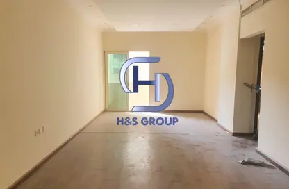 شقة - 2 غرف نوم - 2 حمامات للايجار في الثاني مويلح - تجارية مويلح - الشارقة